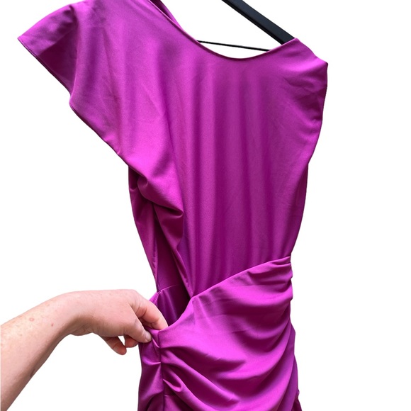 Tanya Taylor
Nami Gown size 6 - Picture 12 of 15